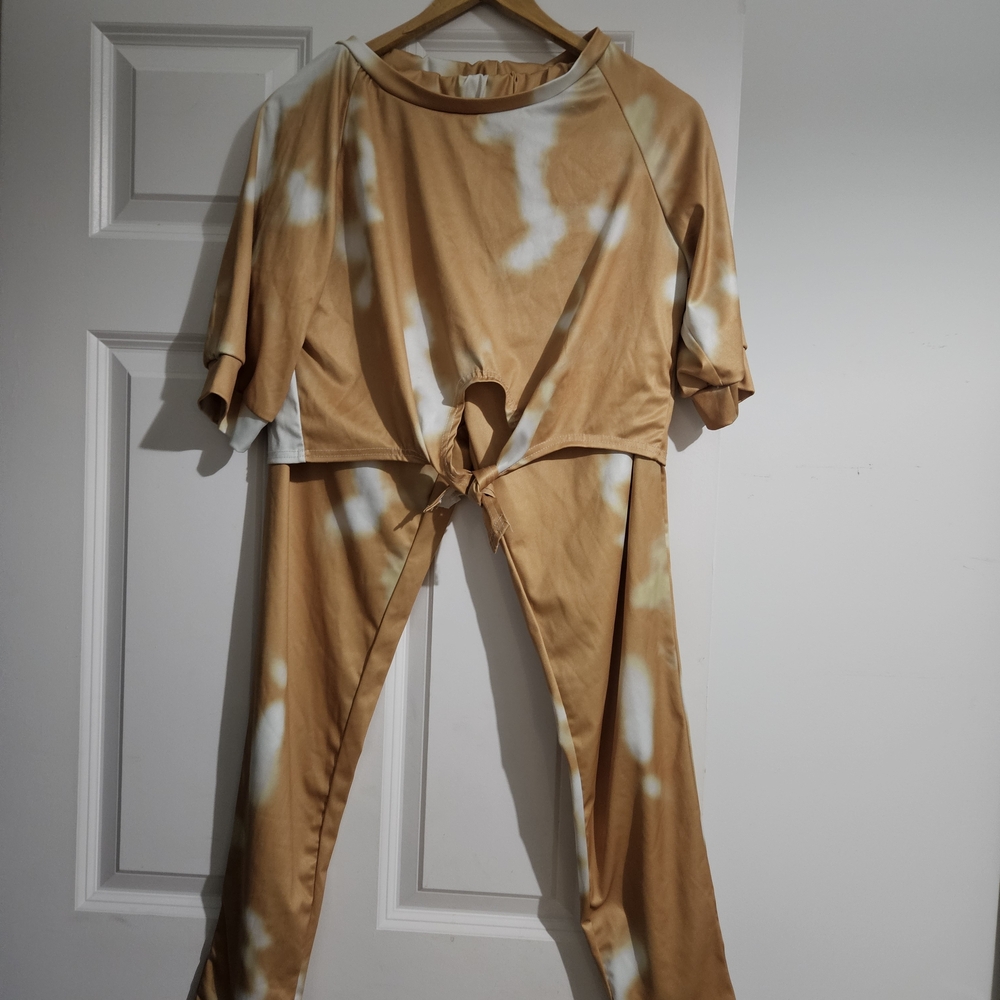 Tie-Dye Jumpsuit in Tan and White